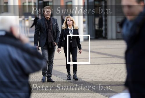 Den Bosch 30 november 2018
Rechtszaak tussen Johan Vlemmix en Patricia Paay. Johan kwam met een look a like pop ( in rolstoel) van zichzelf en Patricia kwam met haar man Robbert Hinfelaar naar de rechtbank in Den Bosch.