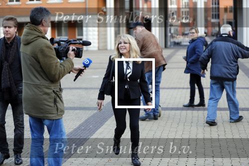 Den Bosch 30 november 2018
Rechtszaak tussen Johan Vlemmix en Patricia Paay. Johan kwam met een look a like pop ( in rolstoel) van zichzelf en Patricia kwam met haar man Robbert Hinfelaar naar de rechtbank in Den Bosch.