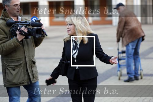 Den Bosch 30 november 2018
Rechtszaak tussen Johan Vlemmix en Patricia Paay. Johan kwam met een look a like pop ( in rolstoel) van zichzelf en Patricia kwam met haar man Robbert Hinfelaar naar de rechtbank in Den Bosch.