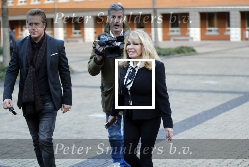 Den Bosch 30 november 2018
Rechtszaak tussen Johan Vlemmix en Patricia Paay. Johan kwam met een look a like pop ( in rolstoel) van zichzelf en Patricia kwam met haar man Robbert Hinfelaar naar de rechtbank in Den Bosch.