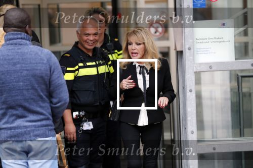 Den Bosch 30 november 2018
Rechtszaak tussen Johan Vlemmix en Patricia Paay. Johan kwam met een look a like pop ( in rolstoel) van zichzelf en Patricia kwam met haar man Robbert Hinfelaar naar de rechtbank in Den Bosch.
