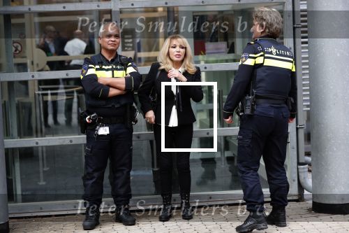 Den Bosch 30 november 2018
Rechtszaak tussen Johan Vlemmix en Patricia Paay. Johan kwam met een look a like pop ( in rolstoel) van zichzelf en Patricia kwam met haar man Robbert Hinfelaar naar de rechtbank in Den Bosch.