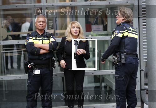 Den Bosch 30 november 2018
Rechtszaak tussen Johan Vlemmix en Patricia Paay. Johan kwam met een look a like pop ( in rolstoel) van zichzelf en Patricia kwam met haar man Robbert Hinfelaar naar de rechtbank in Den Bosch.