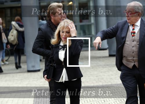 Den Bosch 30 november 2018
Rechtszaak tussen Johan Vlemmix en Patricia Paay. Johan kwam met een look a like pop ( in rolstoel) van zichzelf en Patricia kwam met haar man Robbert Hinfelaar naar de rechtbank in Den Bosch.
