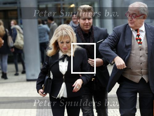 Den Bosch 30 november 2018
Rechtszaak tussen Johan Vlemmix en Patricia Paay. Johan kwam met een look a like pop ( in rolstoel) van zichzelf en Patricia kwam met haar man Robbert Hinfelaar naar de rechtbank in Den Bosch.