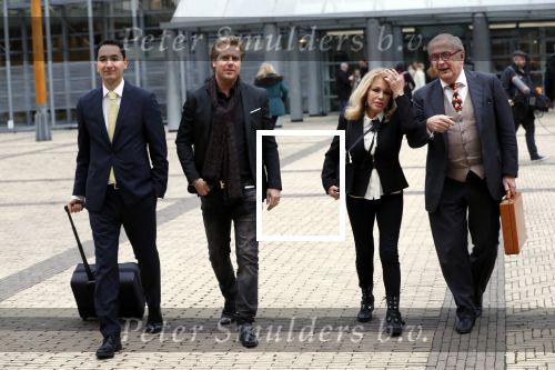Den Bosch 30 november 2018
Rechtszaak tussen Johan Vlemmix en Patricia Paay. Johan kwam met een look a like pop ( in rolstoel) van zichzelf en Patricia kwam met haar man Robbert Hinfelaar naar de rechtbank in Den Bosch.