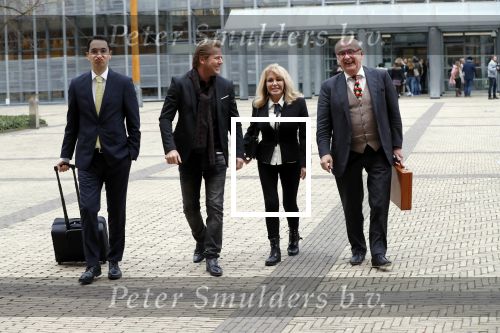 Den Bosch 30 november 2018
Rechtszaak tussen Johan Vlemmix en Patricia Paay. Johan kwam met een look a like pop ( in rolstoel) van zichzelf en Patricia kwam met haar man Robbert Hinfelaar naar de rechtbank in Den Bosch.