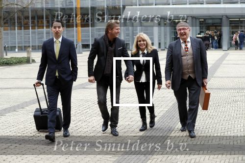Den Bosch 30 november 2018
Rechtszaak tussen Johan Vlemmix en Patricia Paay. Johan kwam met een look a like pop ( in rolstoel) van zichzelf en Patricia kwam met haar man Robbert Hinfelaar naar de rechtbank in Den Bosch.