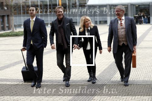 Den Bosch 30 november 2018
Rechtszaak tussen Johan Vlemmix en Patricia Paay. Johan kwam met een look a like pop ( in rolstoel) van zichzelf en Patricia kwam met haar man Robbert Hinfelaar naar de rechtbank in Den Bosch.