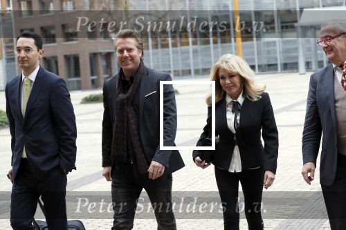 Den Bosch 30 november 2018
Rechtszaak tussen Johan Vlemmix en Patricia Paay. Johan kwam met een look a like pop ( in rolstoel) van zichzelf en Patricia kwam met haar man Robbert Hinfelaar naar de rechtbank in Den Bosch.