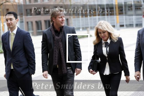 Den Bosch 30 november 2018
Rechtszaak tussen Johan Vlemmix en Patricia Paay. Johan kwam met een look a like pop ( in rolstoel) van zichzelf en Patricia kwam met haar man Robbert Hinfelaar naar de rechtbank in Den Bosch.