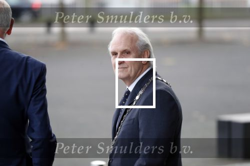 Hilversum 12 december 2018
Pieter Broertjes en Johan Remkes ontvangen prinses Beatrix bij beeld en geluid op het mediapark. Verlengde auto Volvo van de prinses