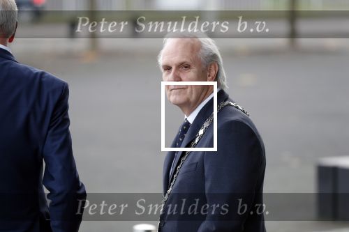 Hilversum 12 december 2018
Pieter Broertjes en Johan Remkes ontvangen prinses Beatrix bij beeld en geluid op het mediapark. Verlengde auto Volvo van de prinses