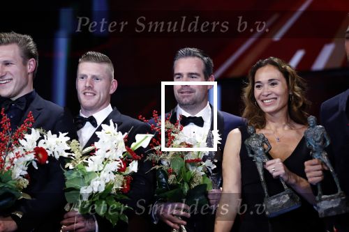 Amsterdam 19 december 2018
Sportman van het jaar verkiezing in afas live. Kjeld Nuis met Sportvrouw van het Jaar 2018 Suzanne Schulting, gehandicapte sporter van het Jaar 2018 Bibian Mentel en de coaches van het Jaar 2018 Jac Orie en Raemon Sluijter De baanwielrenners werden ploeg van het jaar, Marianne Timmer kreeg een ouvre prijs en Rico Verhoeven werd door de Zapp kijkers gekozen tot meest populaire sporter. Raemon met zijn vriendin Fatima Moreiro de Melo