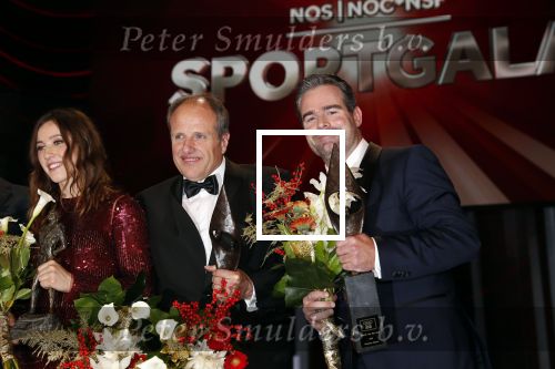 Amsterdam 19 december 2018
Sportman van het jaar verkiezing in afas live. Kjeld Nuis met Sportvrouw van het Jaar 2018 Suzanne Schulting, gehandicapte sporter van het Jaar 2018 Bibian Mentel en de coaches van het Jaar 2018 Jac Orie en Raemon Sluijter De baanwielrenners werden ploeg van het jaar, Marianne Timmer kreeg een ouvre prijs en Rico Verhoeven werd door de Zapp kijkers gekozen tot meest populaire sporter. Raemon met zijn vriendin Fatima Moreiro de Melo