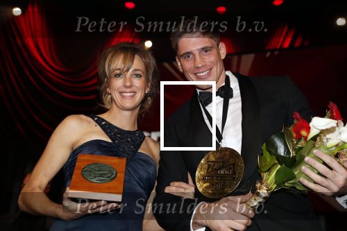 Amsterdam 19 december 2018
Sportman van het jaar verkiezing in afas live. Kjeld Nuis met Sportvrouw van het Jaar 2018 Suzanne Schulting, gehandicapte sporter van het Jaar 2018 Bibian Mentel en de coaches van het Jaar 2018 Jac Orie en Raemon Sluijter De baanwielrenners werden ploeg van het jaar, Marianne Timmer kreeg een ouvre prijs en Rico Verhoeven werd door de Zapp kijkers gekozen tot meest populaire sporter.