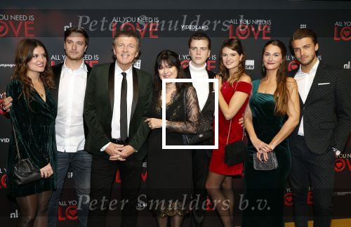 Amsterdam 26 november 2018
Premiere All you need is love in het delamar theater. Robert ten Brink met zijn vrouw en dochters en hun partners