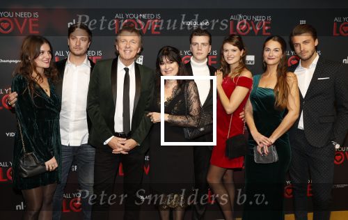 Amsterdam 26 november 2018
Premiere All you need is love in het delamar theater. Robert ten Brink met zijn vrouw en dochters en hun partners