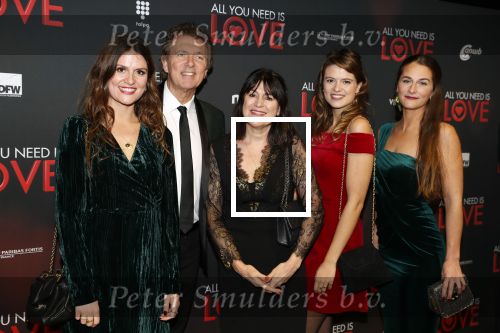 Amsterdam 26 november 2018
Premiere All you need is love in het delamar theater. Robert ten Brink met zijn vrouw en dochters en hun partners