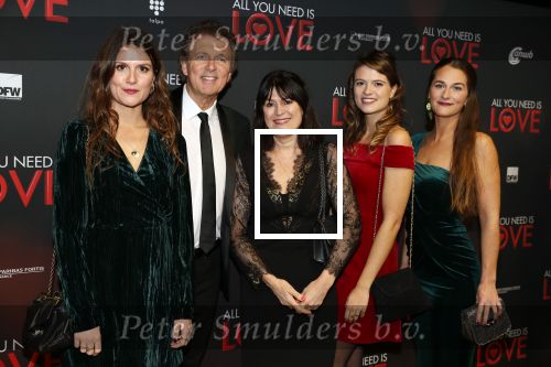Amsterdam 26 november 2018
Premiere All you need is love in het delamar theater. Robert ten Brink met zijn vrouw en dochters en hun partners