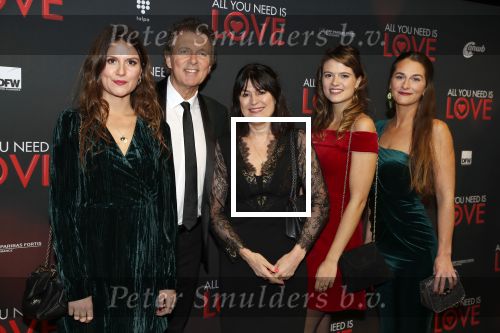 Amsterdam 26 november 2018
Premiere All you need is love in het delamar theater. Robert ten Brink met zijn vrouw en dochters en hun partners