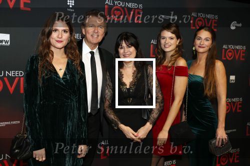 Amsterdam 26 november 2018
Premiere All you need is love in het delamar theater. Robert ten Brink met zijn vrouw en dochters en hun partners