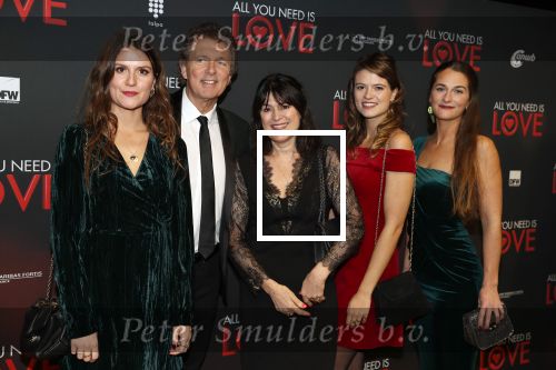 Amsterdam 26 november 2018
Premiere All you need is love in het delamar theater. Robert ten Brink met zijn vrouw en dochters en hun partners