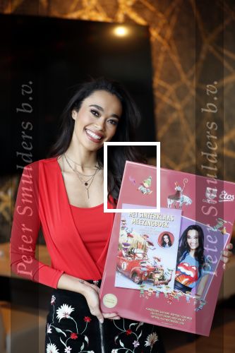 Utrecht 21 november 2018
Presentatie sinterklaas meezingliedjesboek van Romy Monteiro in het FC Utrecht stadion.