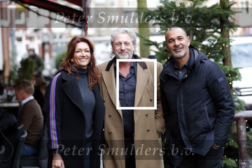 Amsterdam 17 december 2018
Ruud Gullit met zijn vriendin Karin de Rooij en Mark Teurlings in Amsterdam zuid.