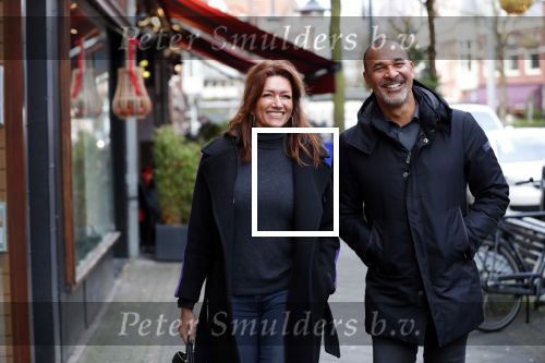 Amsterdam 17 december 2018
Ruud Gullit met zijn vriendin Karin de Rooij in Amsterdam zuid.