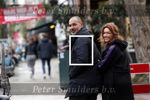 Amsterdam 17 december 2018
Ruud Gullit met zijn vriendin Karin de Rooij in Amsterdam zuid.