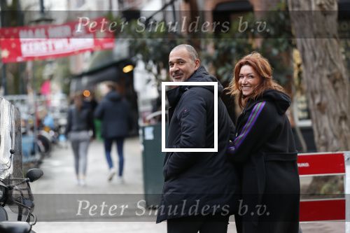 Amsterdam 17 december 2018
Ruud Gullit met zijn vriendin Karin de Rooij in Amsterdam zuid.