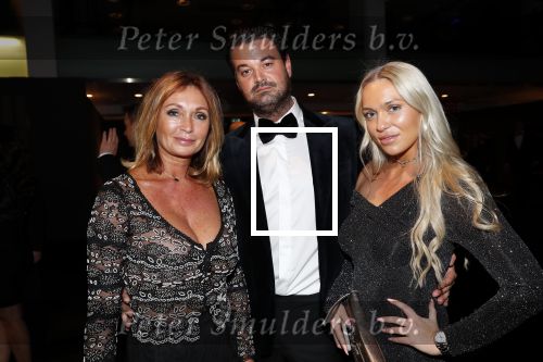 Amsterdam 6 december 2018
Openingsavond VIP van de luxery fair in de RAI. Sandra masmeijer met dochter en schoonzoon