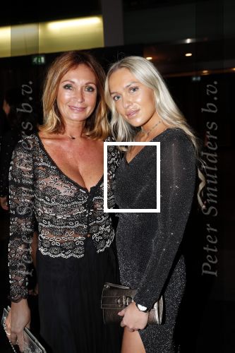 Amsterdam 6 december 2018
Openingsavond VIP van de luxery fair in de RAI. Sandra masmeijer met dochter en schoonzoon