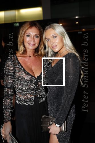 Amsterdam 6 december 2018
Openingsavond VIP van de luxery fair in de RAI. Sandra masmeijer met dochter en schoonzoon