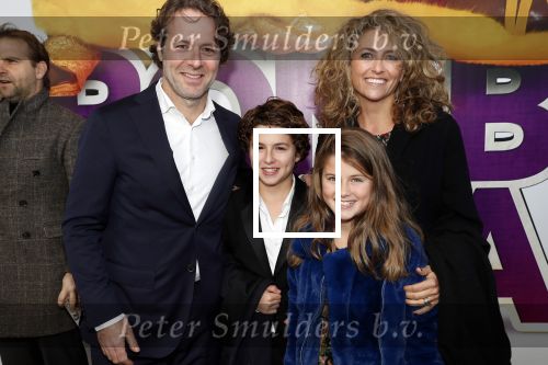 Rotterdam 9 december 2018
Premiere Bon Bini Holland 2 in pathe Rotterdam. Sharon Wins met man en kinderen