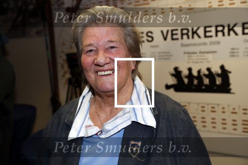 Puttershoek 8 december 2018
Presentatie boek Kees Verkerk. Ard Schenk en zijn vrouw krijgen allebei het eerste boek overhandigd. Sjoukje Dijkstra
