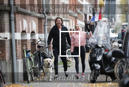 Amsterdam 22 november 2018
Sonja Bakker met vriend Barry Suijdam aan de wandel met hun hond in Amsterdam zuid.