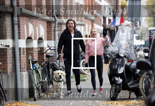 Amsterdam 22 november 2018
Sonja Bakker met vriend Barry Suijdam aan de wandel met hun hond in Amsterdam zuid.
