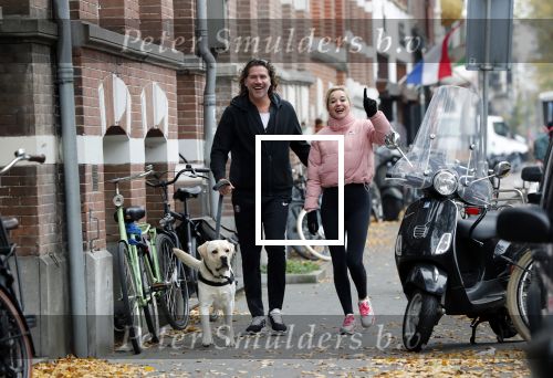 Amsterdam 22 november 2018
Sonja Bakker met vriend Barry Suijdam aan de wandel met hun hond in Amsterdam zuid.