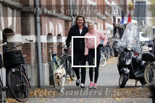 Amsterdam 22 november 2018
Sonja Bakker met vriend Barry Suijdam aan de wandel met hun hond in Amsterdam zuid.