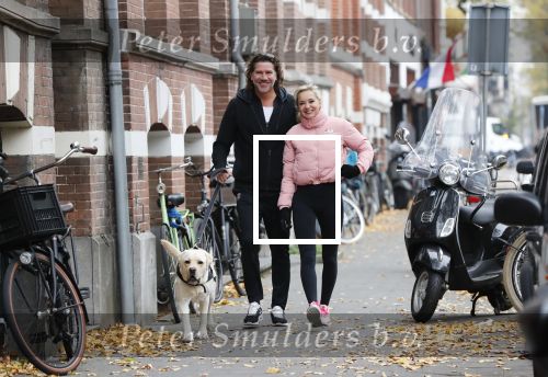 Amsterdam 22 november 2018
Sonja Bakker met vriend Barry Suijdam aan de wandel met hun hond in Amsterdam zuid.