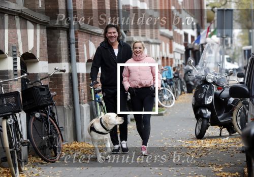 Amsterdam 22 november 2018
Sonja Bakker met vriend Barry Suijdam aan de wandel met hun hond in Amsterdam zuid.