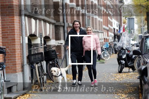 Amsterdam 22 november 2018
Sonja Bakker met vriend Barry Suijdam aan de wandel met hun hond in Amsterdam zuid.