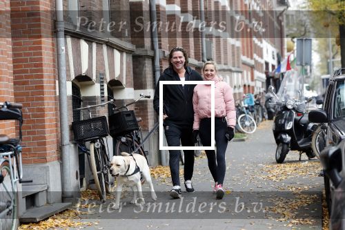 Amsterdam 22 november 2018
Sonja Bakker met vriend Barry Suijdam aan de wandel met hun hond in Amsterdam zuid.