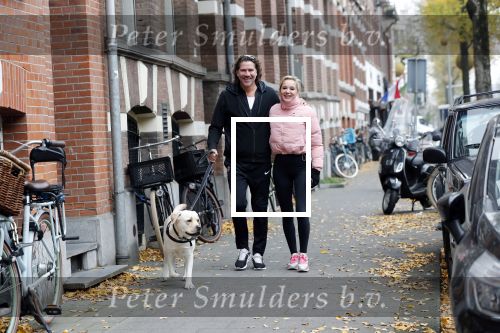 Amsterdam 22 november 2018
Sonja Bakker met vriend Barry Suijdam aan de wandel met hun hond in Amsterdam zuid.