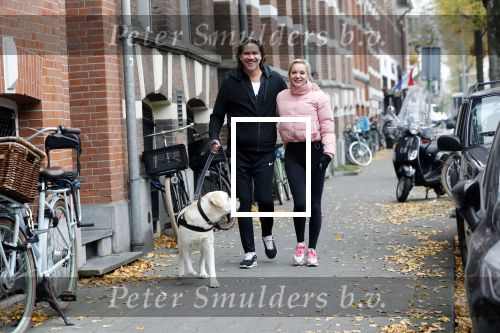Amsterdam 22 november 2018
Sonja Bakker met vriend Barry Suijdam aan de wandel met hun hond in Amsterdam zuid.