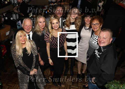 Amsterdam, 6 December 2018
Uitreiking boek Sonja Bakker
Sonja Bakker en Barry Suijdam Familie en Mary Borsato