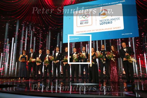 Amsterdam 19 december 2018
Sportman van het jaar verkiezing in afas live. Kjeld Nuis met Sportvrouw van het Jaar 2018 Suzanne Schulting, gehandicapte sporter van het Jaar 2018 Bibian Mentel en de coaches van het Jaar 2018 Jac Orie en Raemon Sluijter De baanwielrenners werden ploeg van het jaar, Marianne Timmer kreeg een ouvre prijs en Rico Verhoeven werd door de Zapp kijkers gekozen tot meest populaire sporter.