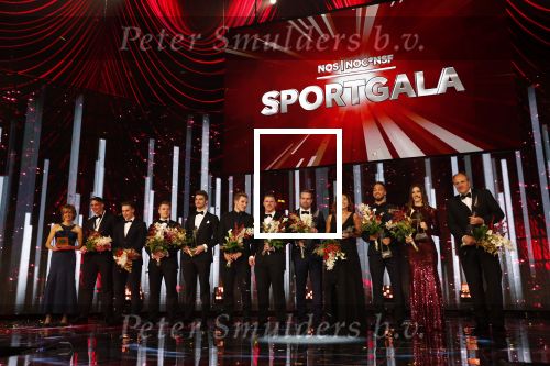 Amsterdam 19 december 2018
Sportman van het jaar verkiezing in afas live. Kjeld Nuis met Sportvrouw van het Jaar 2018 Suzanne Schulting, gehandicapte sporter van het Jaar 2018 Bibian Mentel en de coaches van het Jaar 2018 Jac Orie en Raemon Sluijter De baanwielrenners werden ploeg van het jaar, Marianne Timmer kreeg een ouvre prijs en Rico Verhoeven werd door de Zapp kijkers gekozen tot meest populaire sporter.
